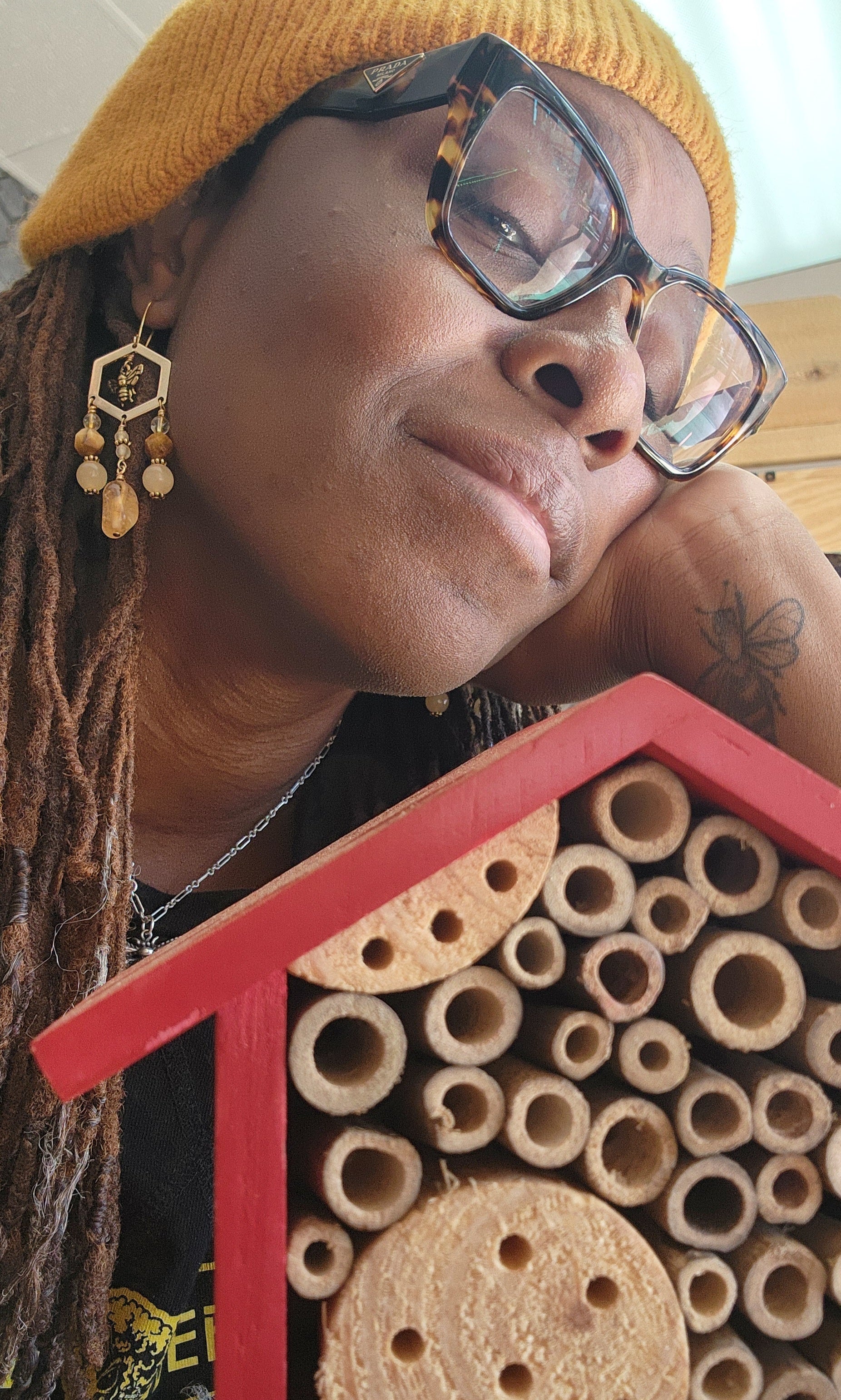 SAVAGE BEE-CHES bee hotel